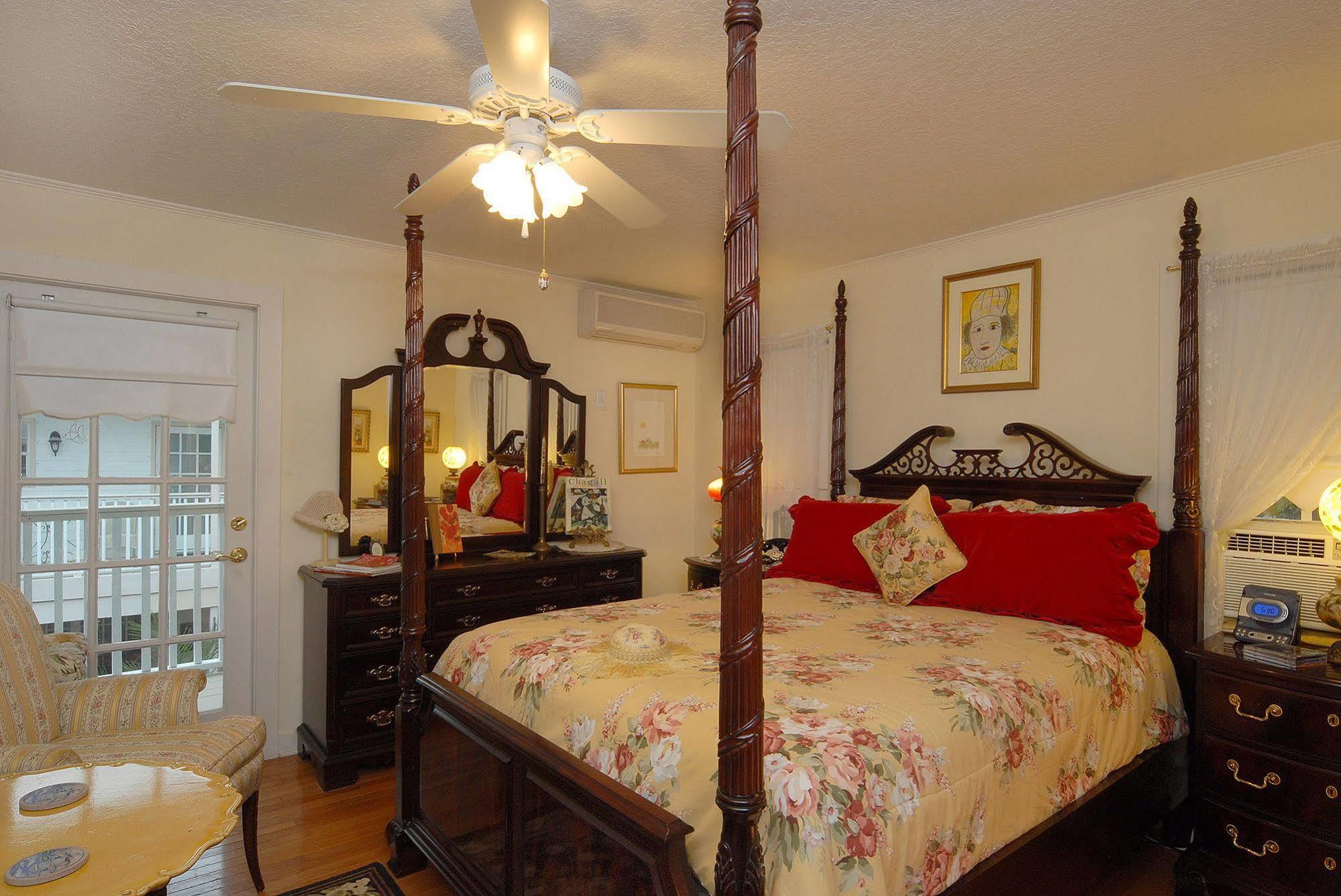 Sabal Palm House Bed And Breakfast Lake Worth Beach Exteriör bild
