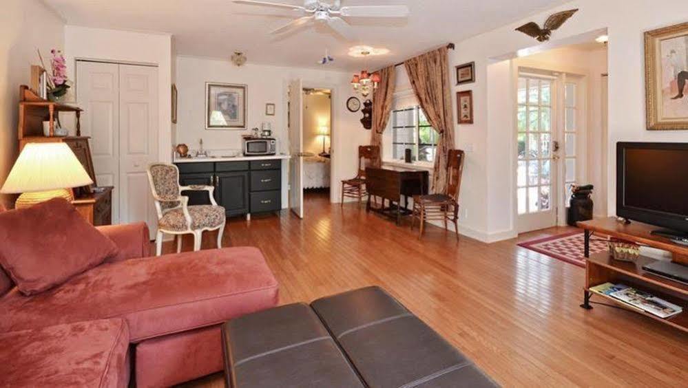 Sabal Palm House Bed And Breakfast Lake Worth Beach Exteriör bild